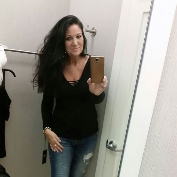 Meet your Posher, Cynthia - Picture 1 of 1